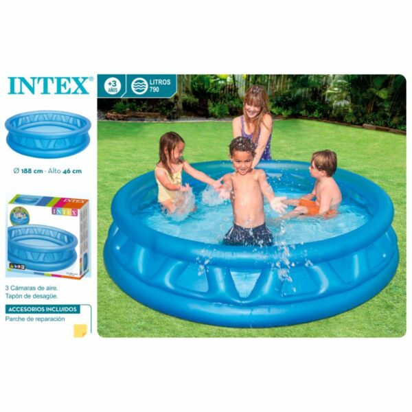 Piscina inflable rodona blava.